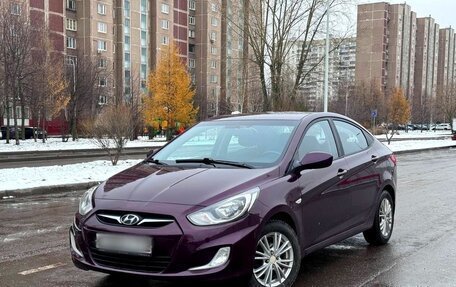 Hyundai Solaris II рестайлинг, 2011 год, 680 000 рублей, 1 фотография