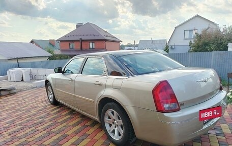 Chrysler 300C II, 2005 год, 920 000 рублей, 10 фотография