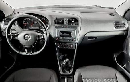 Volkswagen Polo VI (EU Market), 2016 год, 921 000 рублей, 17 фотография