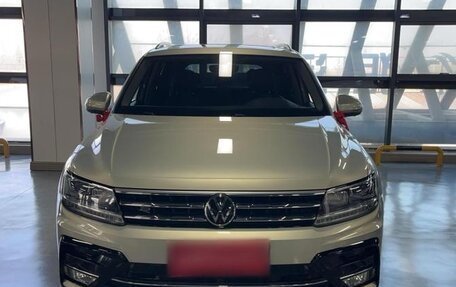 Volkswagen Tiguan II, 2021 год, 2 400 000 рублей, 2 фотография