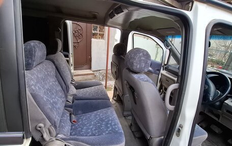 Nissan Serena II, 2000 год, 700 000 рублей, 17 фотография