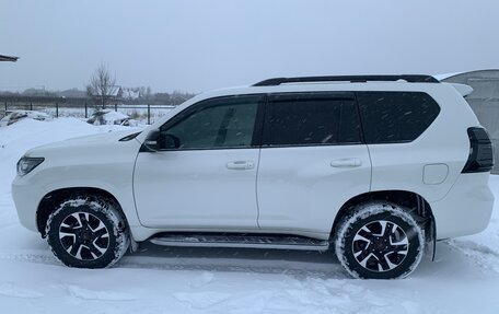 Toyota Land Cruiser Prado 150 рестайлинг 2, 2021 год, 7 300 000 рублей, 4 фотография