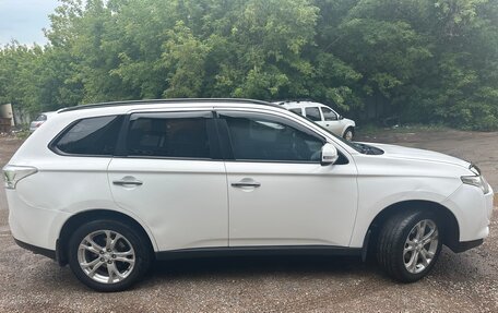 Mitsubishi Outlander III рестайлинг 3, 2013 год, 1 250 000 рублей, 4 фотография