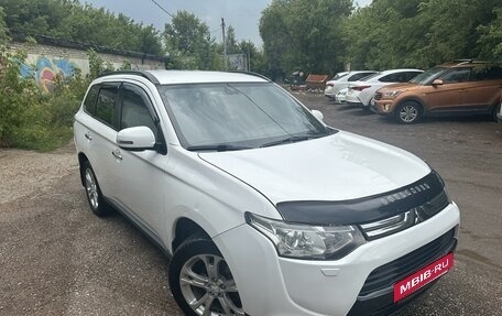 Mitsubishi Outlander III рестайлинг 3, 2013 год, 1 250 000 рублей, 3 фотография