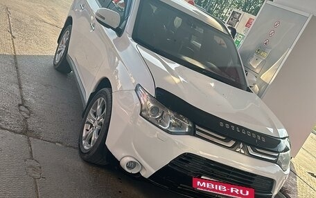 Mitsubishi Outlander III рестайлинг 3, 2013 год, 1 250 000 рублей, 21 фотография