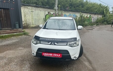 Mitsubishi Outlander III рестайлинг 3, 2013 год, 1 250 000 рублей, 19 фотография