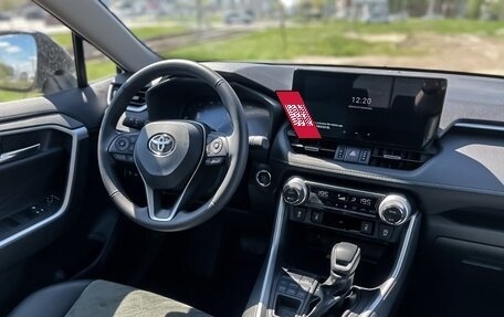 Toyota RAV4, 2024 год, 4 890 000 рублей, 6 фотография