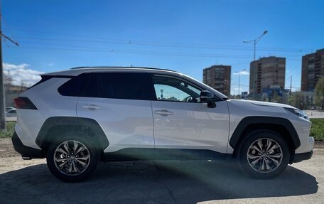 Toyota RAV4, 2024 год, 4 890 000 рублей, 4 фотография