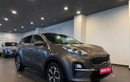 KIA Sportage IV рестайлинг, 2020 год, 2 350 000 рублей, 1 фотография