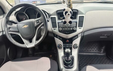 Chevrolet Cruze II, 2010 год, 550 000 рублей, 5 фотография