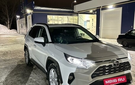 Toyota RAV4, 2020 год, 4 000 000 рублей, 3 фотография