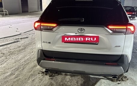 Toyota RAV4, 2020 год, 4 000 000 рублей, 14 фотография