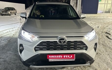 Toyota RAV4, 2020 год, 4 000 000 рублей, 13 фотография