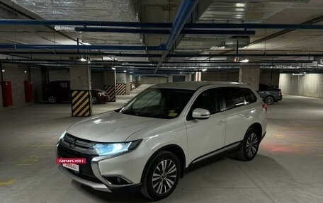 Mitsubishi Outlander III рестайлинг 3, 2016 год, 2 200 000 рублей, 13 фотография