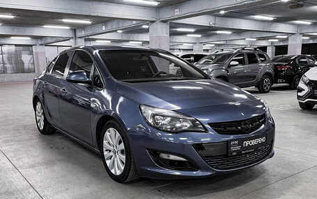 Opel Astra J, 2013 год, 590 000 рублей, 3 фотография