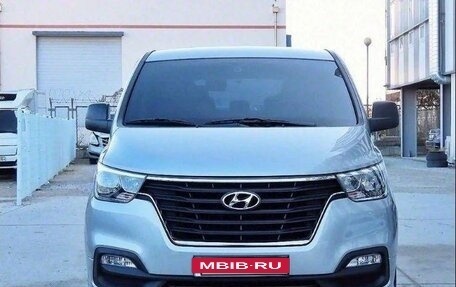 Hyundai Grand Starex Grand Starex I рестайлинг 2, 2020 год, 2 850 000 рублей, 2 фотография