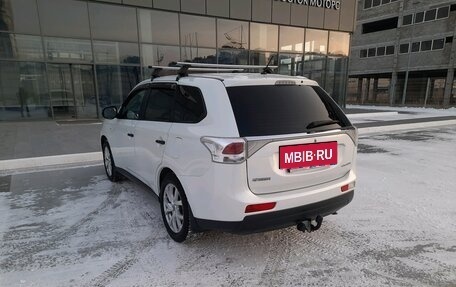 Mitsubishi Outlander III рестайлинг 3, 2014 год, 1 350 000 рублей, 4 фотография