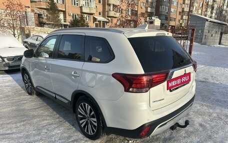 Mitsubishi Outlander III рестайлинг 3, 2021 год, 3 300 000 рублей, 6 фотография