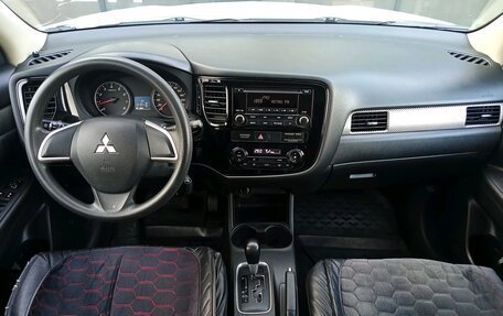 Mitsubishi Outlander III рестайлинг 3, 2013 год, 1 470 000 рублей, 12 фотография