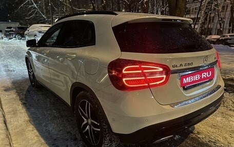 Mercedes-Benz GLA, 2015 год, 2 400 000 рублей, 14 фотография