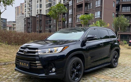 Toyota Highlander III, 2020 год, 3 640 000 рублей, 2 фотография