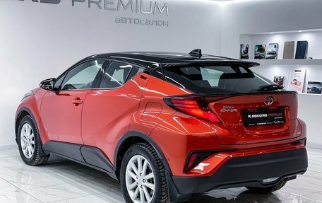 Toyota C-HR I рестайлинг, 2019 год, 3 100 000 рублей, 8 фотография