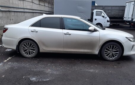 Toyota Camry, 2017 год, 2 300 000 рублей, 4 фотография