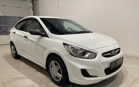 Hyundai Solaris II рестайлинг, 2013 год, 800 000 рублей, 3 фотография