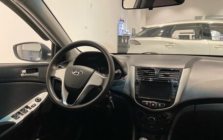 Hyundai Solaris II рестайлинг, 2013 год, 800 000 рублей, 24 фотография