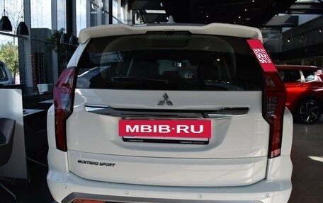 Mitsubishi Montero Sport, 2023 год, 6 390 000 рублей, 7 фотография