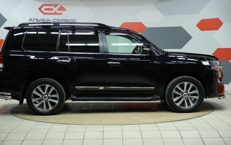 Toyota Land Cruiser 200, 2017 год, 6 990 000 рублей, 4 фотография