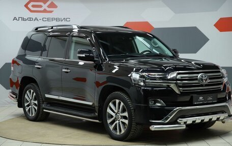 Toyota Land Cruiser 200, 2017 год, 6 990 000 рублей, 3 фотография