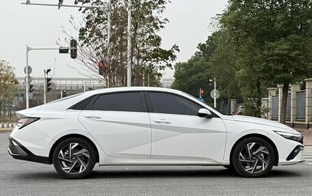 Hyundai Elantra, 2023 год, 2 400 000 рублей, 4 фотография