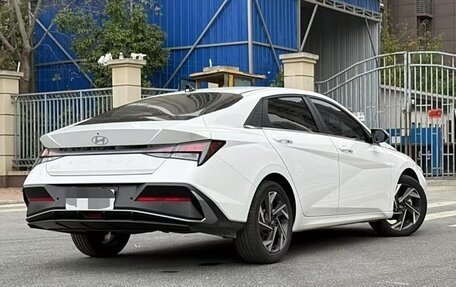 Hyundai Elantra, 2023 год, 2 400 000 рублей, 5 фотография