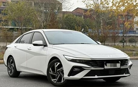 Hyundai Elantra, 2023 год, 2 400 000 рублей, 3 фотография