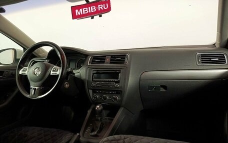 Volkswagen Jetta VI, 2012 год, 999 000 рублей, 13 фотография