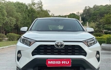 Toyota RAV4, 2021 год, 2 450 000 рублей, 2 фотография