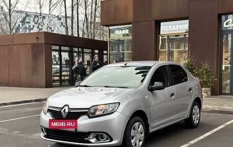 Renault Logan II, 2015 год, 650 000 рублей, 3 фотография