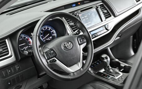 Toyota Highlander III, 2016 год, 3 155 000 рублей, 9 фотография