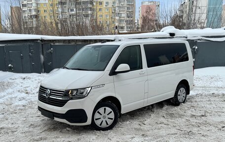 Volkswagen Caravelle T6 рестайлинг, 2021 год, 4 750 000 рублей, 1 фотография