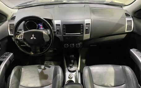 Mitsubishi Outlander III рестайлинг 3, 2011 год, 1 599 000 рублей, 10 фотография