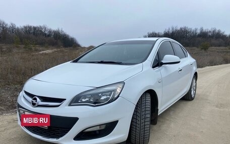 Opel Astra J, 2013 год, 999 000 рублей, 2 фотография