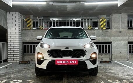 KIA Sportage IV рестайлинг, 2018 год, 2 332 000 рублей, 2 фотография