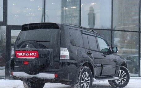 Mitsubishi Pajero IV, 2011 год, 2 828 000 рублей, 2 фотография