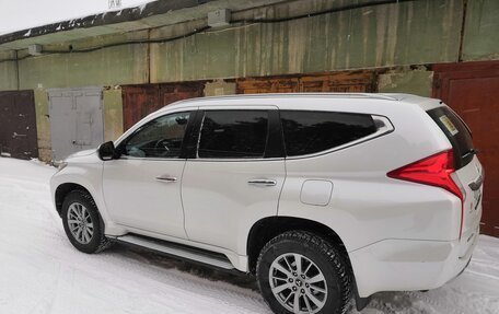 Mitsubishi Pajero Sport III рестайлинг, 2018 год, 2 700 000 рублей, 3 фотография