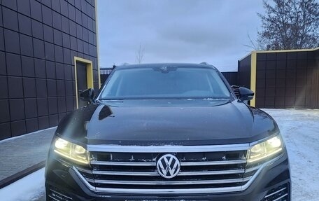 Volkswagen Touareg III, 2019 год, 4 000 000 рублей, 2 фотография