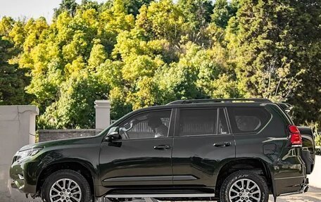 Toyota Land Cruiser Prado 150 рестайлинг 2, 2021 год, 5 200 000 рублей, 4 фотография