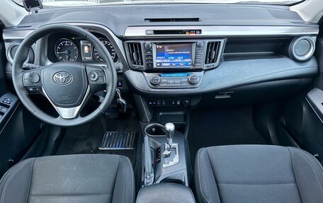 Toyota RAV4, 2017 год, 2 868 000 рублей, 12 фотография