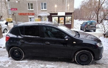 Renault Sandero II рестайлинг, 2016 год, 900 000 рублей, 1 фотография