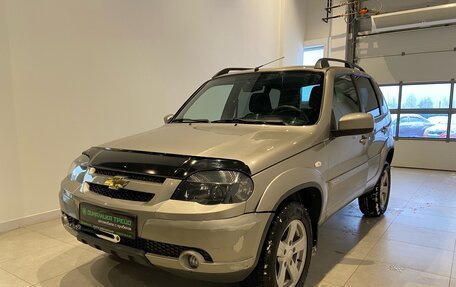 Chevrolet Niva I рестайлинг, 2017 год, 855 000 рублей, 2 фотография